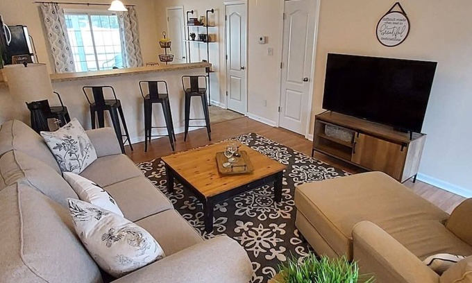 Westgate House | Pet Friendly 2 Bed Townhome in Carolina Forrest