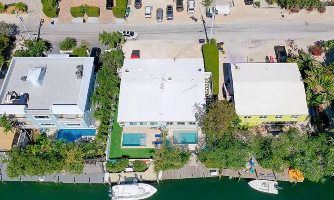 Venetian Shores House | Pet Friendly 2 Bedroom in Venetian Shores Sleeps 10