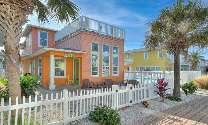 Port Aransas House | Pet friendly, 2 heated community pools, gated community, near the beach!