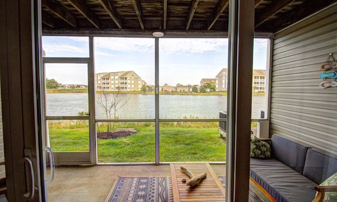 Ocean View Condo | Pet Friendly, 2 Kayaks, 2 SUPS, Pool, Kids' Pool, Free* Golf & Activities, 10 Mins to Beach, 1st Fl.
