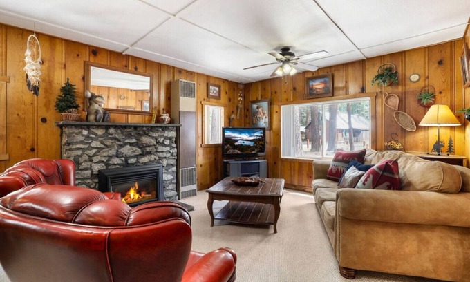 Bijou Pines Cabin | Pet-Friendly 2BR Cabin | Near Beach | Fenced Yard!
