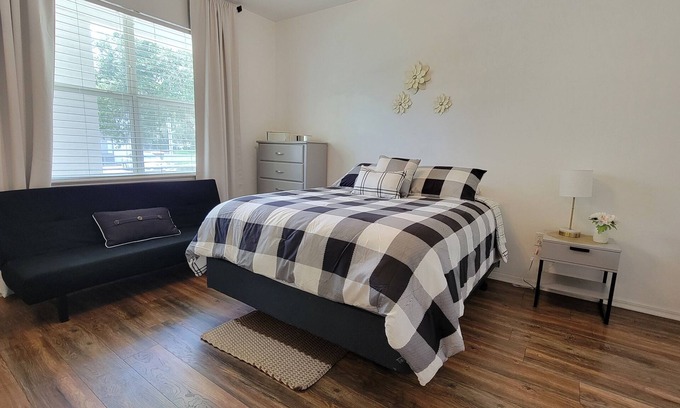 Gainesville Condo | Pet-Friendly 2BR Condo Next to North Florida Hospital