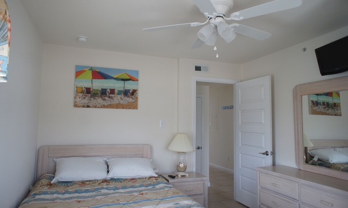 North End Condo | PET FRIENDLY 3 BED 2 BATH CONDO JUST STEPS TO BOARDWALK ON PLYMOUTH PLACE