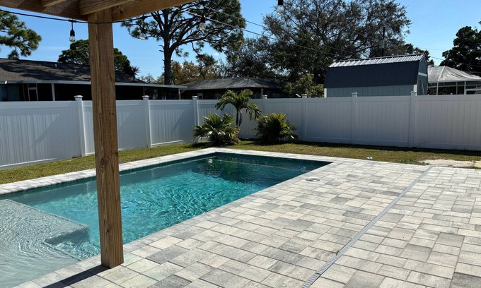 South Venice House | 🏝️PET FRIENDLY 3-bedroom house, minutes from Beach,Heated Pool🏖️