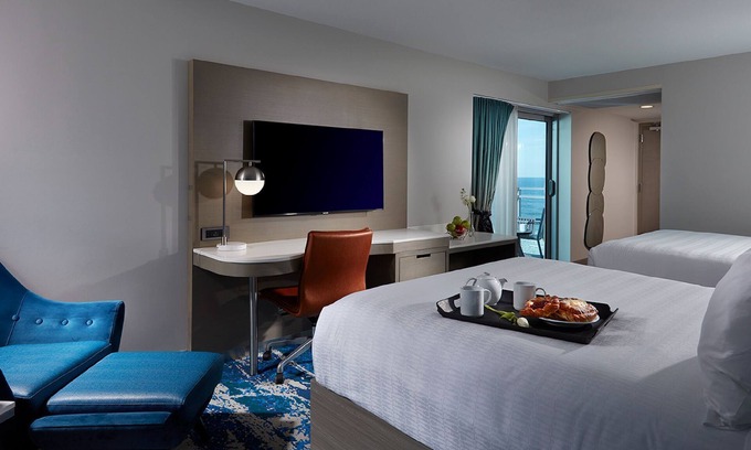 Daytona Beach Hotel | Pet-friendly Accommodation with Outdoor Pool, Steps Away from Daytona Beach!