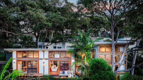 Macmasters Beach House | Pet Friendly and Easy Walk To Macmasters Beach