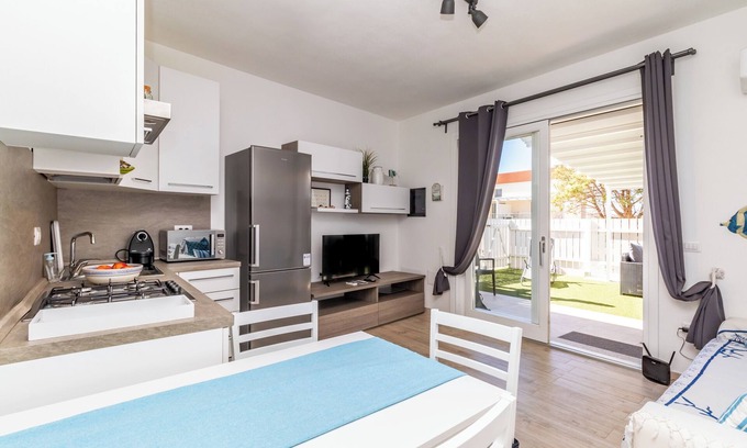 Trinita d'Agultu e Vignola Apartment | Pet-Friendly Apartment "Stella Marina Beach House" with Sea View