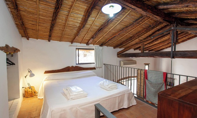 Orosei Apartment | Pet-Friendly Apartment "Hora Hora" with Garden & Wi-Fi