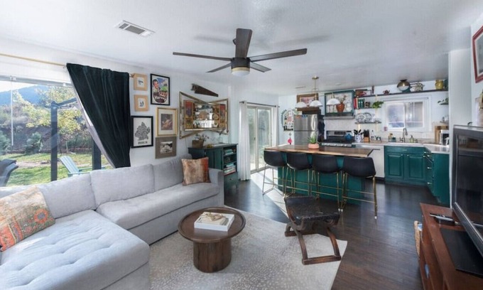 Idledale Cabin | Pet Friendly Artsy Cabin Near Red Rocks Evergreen