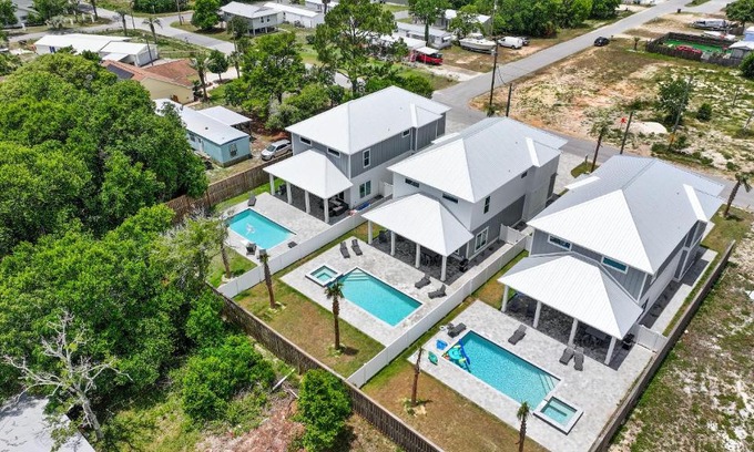 Laguna Beach House | Pet Friendly Beach House - Totally Beachin by Panhandle Getaways