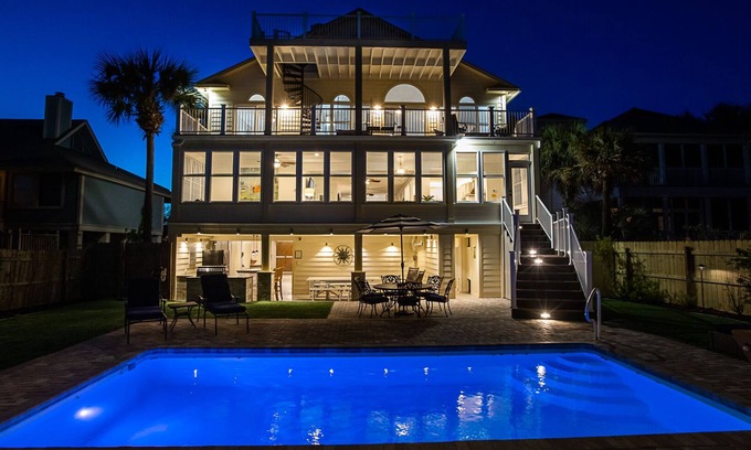 Isle of Palms House | PET FRIENDLY! Beautiful Beach Oasis, Huge Open Floor Plan! Sleeps 14! POOL-