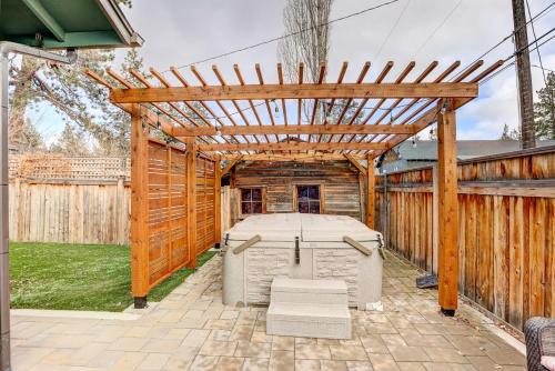 River West House | Pet-Friendly Bend Rental, Walk to Galveston Ave!