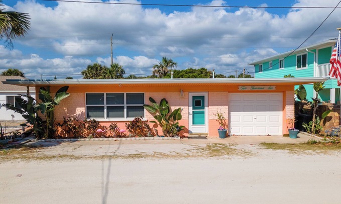 New Smyrna Beach House | 🏖️Pet Friendly Cottage Near Beach-Great Backyard-Island Paradise🏖️