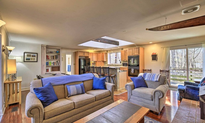 Ingles Cabin | Pet-Friendly Cabin w/Dock on Claytor Lake!