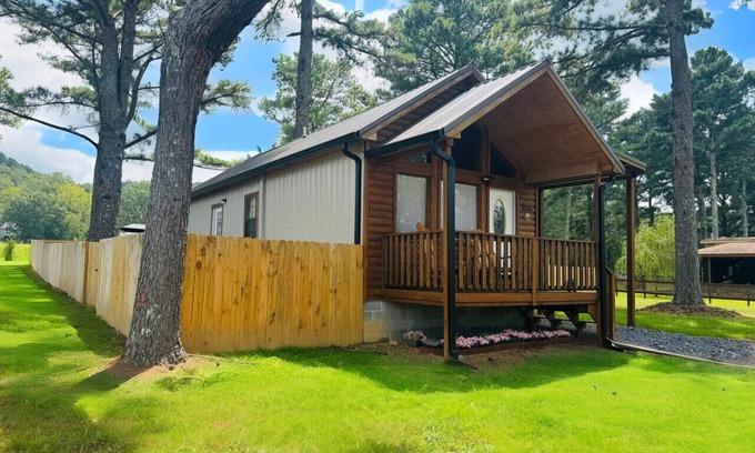 Groveoak Apartment | Pet-Friendly Cabin w/Views & Lake Access - Coco Chateau