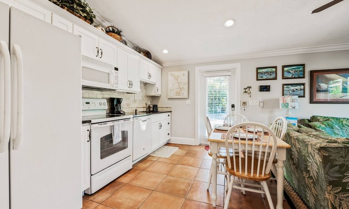 Ilexhurst House | Pet friendly, close to gulf beaches! 30 seconds away from your toes in the sand!