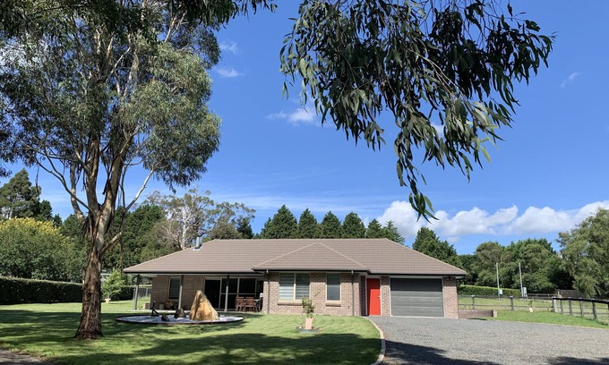 Burradoo Cottage | Pet Friendly Cottage on 10 fantastic acres