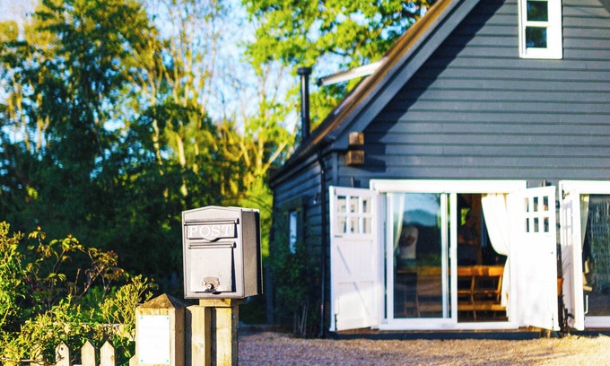 Langton Green House | Pet friendly country barn and forest retreat with a private hot tub