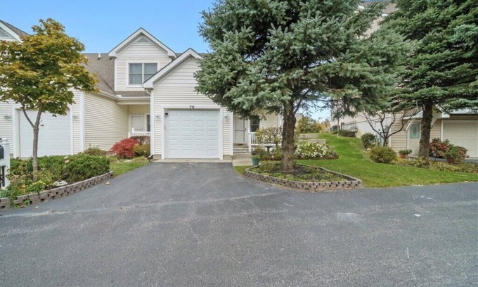 Manistee Condo | Pet Friendly Customized Harbor Village Condo