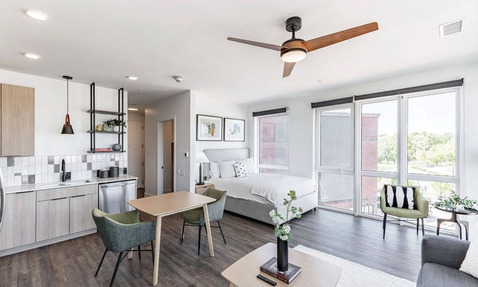 Huntsville Hotel | Pet-Friendly Downtown Stay | Kitchen, In-Unit Laundry & Prime Location | 2 Units