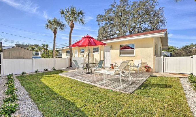 Downtown Dunedin House | Pet-Friendly Dunedin Townhome w/Private Yard