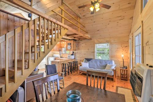 Ellsworth House | Pet-Friendly Ellsworth Cottage on Branch Lake