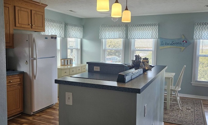 Rodanthe Cottage | Pet Friendly! Extra clean and great Internet! Now Sunday check in and check out