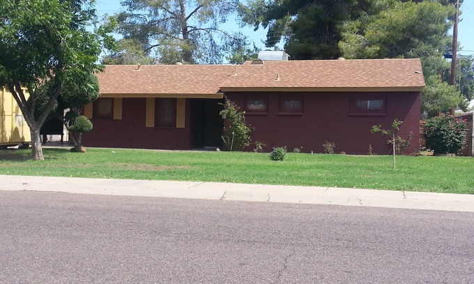 Alhambra House | Pet-friendly, Family-friendly & Fun-Friendly Central-to-Everything Phoenix Home
