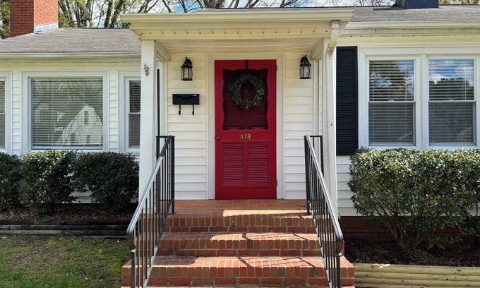 Clayton House | Pet Friendly|Fenced In|DT Clayton|Walkable