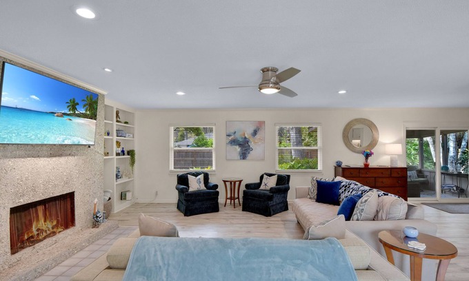 Saint Simons Heights House | Pet Friendly Fenced Yard & Porch for 8 St. Simons Island