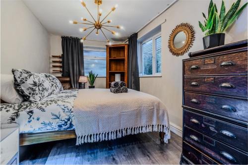 Saint Paul's Apartment | Pet-friendly flat w/garden patio & smart tv