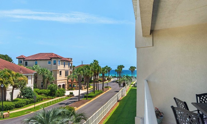Miramar Beach Condo | 🐾Pet Friendly-FREE Beach⛱ Service! 2 Pools + Hot Tubs-3BR Maravilla 1309⭐