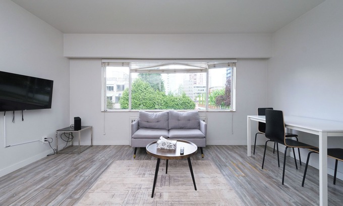 West End Apartment | Pet Friendly Furnished Studio on 1540 Haro (Vancouver)