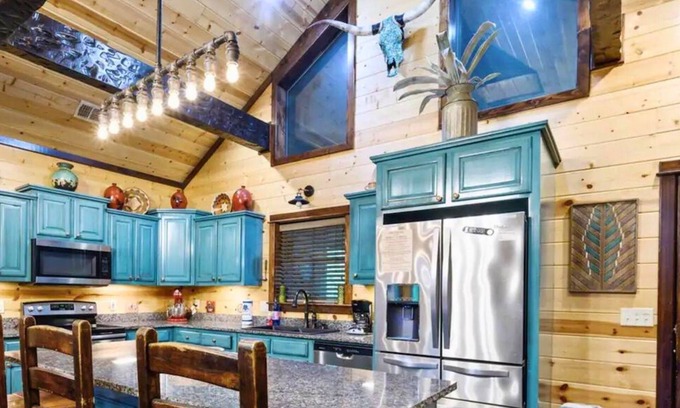Hochatown Cabin | Pet-Friendly | Game Room | Outdoor Games | Playset