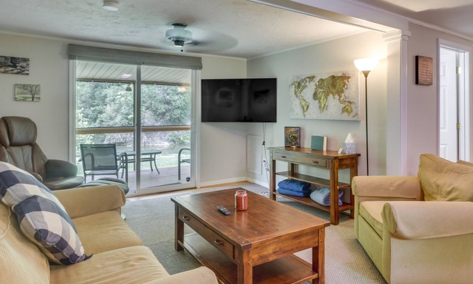 Spottswood House | Pet-Friendly Glasgow Home w/ Buffalo Creek View!