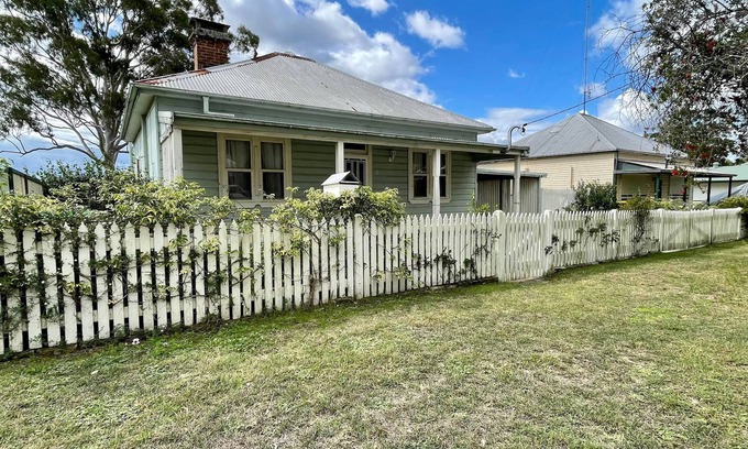 Cessnock Cottage | Pet Friendly Holiday Accommodation!