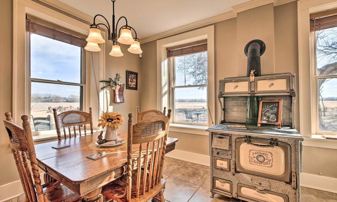 Manhattan Cottage | Pet-friendly Home: Grill & Fire Pit in Manhattan
