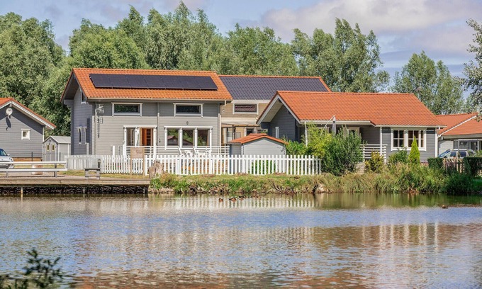Bourbourg House | Pet friendly home in BOURBOURG with lake view