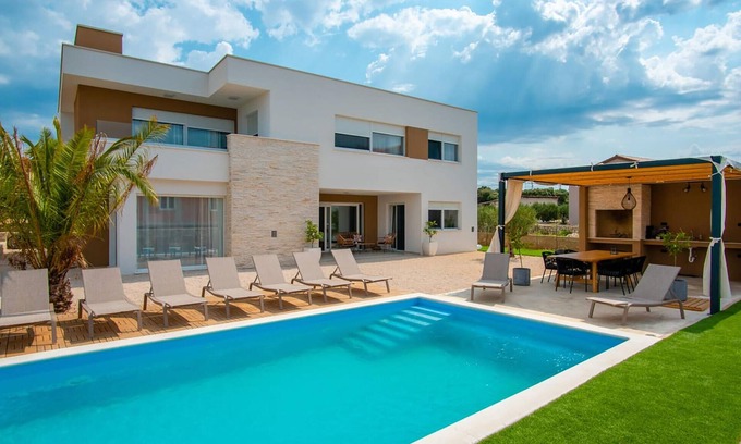 Kolan House | Pet friendly home in Mandre