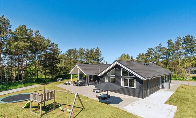 Bedegaard House | Pet friendly home in Nexø with kitchen