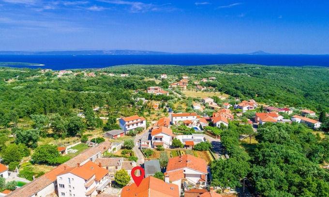 Mali Vareski House | Pet friendly home in Peruski with WiFi
