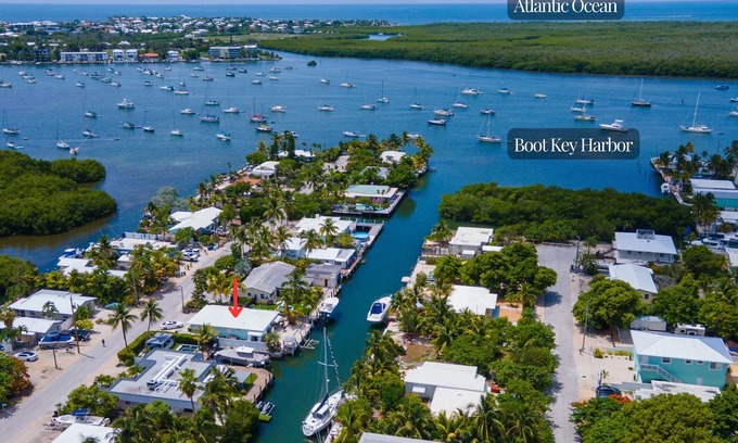 Marathon House | Pet Friendly Home on the Canal