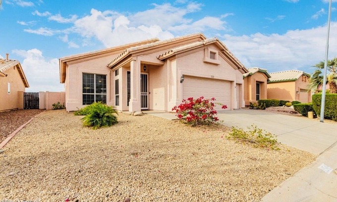 Sun City House | PET Friendly Home on the Golf Course/Surprise and Peoria Spring Training!