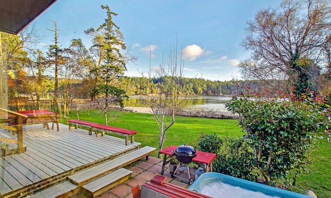 Friday Harbor House | Pet-Friendly home w/Hot Tub (Mitchell Bay Shores)