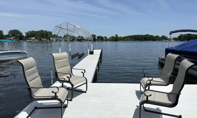 Lake Fenton House | Pet friendly house on all sports Lake Fenton, minutes away from downtown.