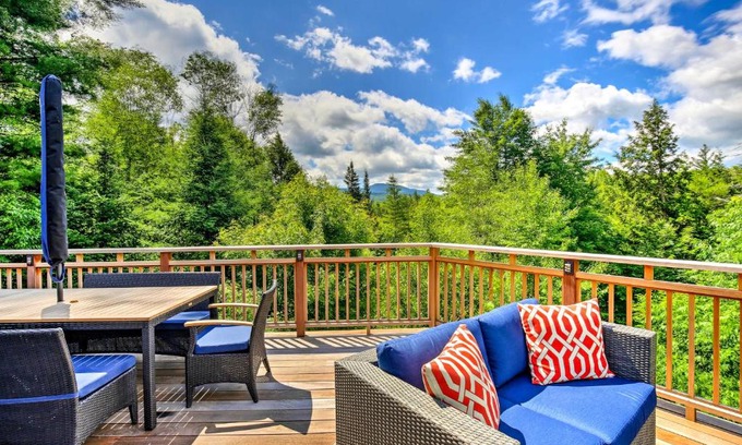 Stowe House | Pet-Friendly House with Deck - 10 Mi to Stowe Mtn!