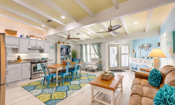 Jekyll Island Condo | Pet-Friendly Jekyll Island Abode - Walk to Beach!