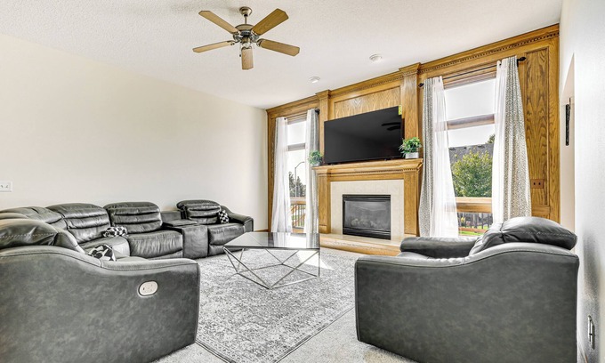 Johnston House | Pet-Friendly Johnston Getaway w/Deck & Yard!