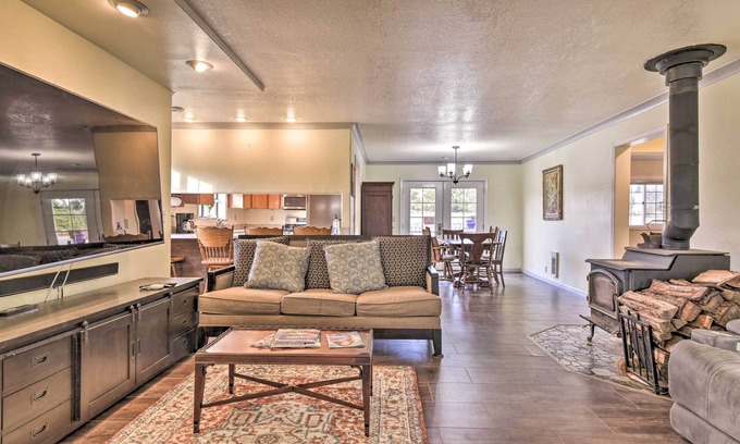 La Center House | Pet-Friendly La Center Home ~ 6 Mi to Casinos