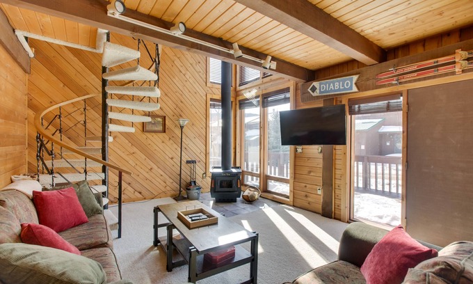 Cuchara Condo | Pet-Friendly La Veta Condo w/ Mountain Views!